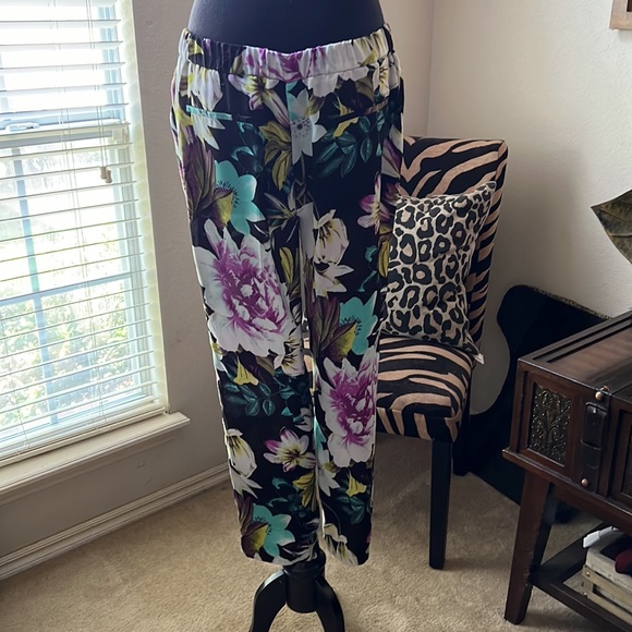 Slim Fit Floral Pants - Picture 3 of 5